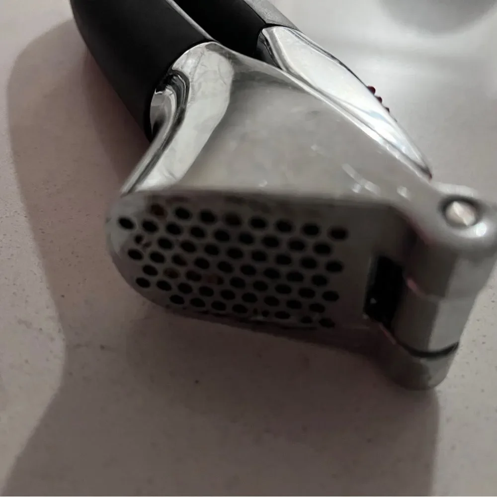 OXO Good Grips Soft-Handled‎ Garlic Press, Black